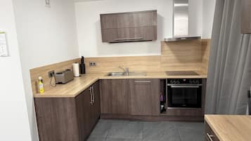 Blauer Stein - Core WH-B | Eigene Küche | Kühlschrank, Mikrowelle, Ofen, Herdplatte