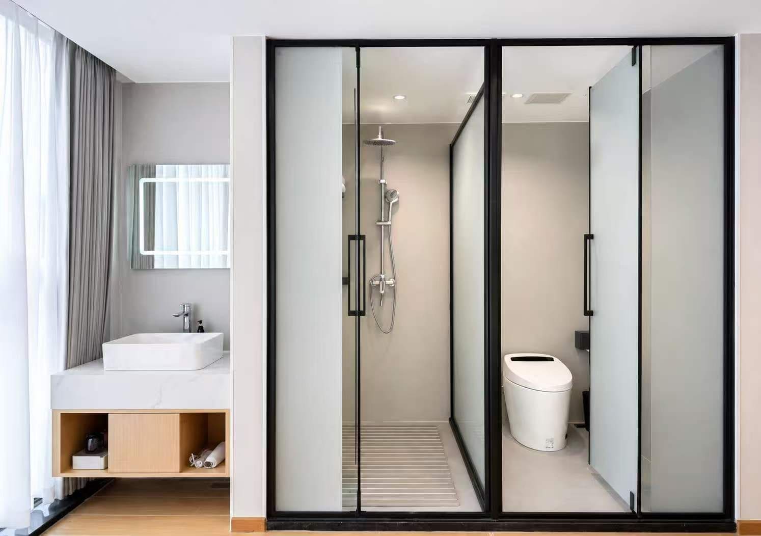 Habitación empresarial con 2 camas individuales | Baño | Amenidades de baño gratuitas, secadora de cabello, toallas, shampoo 
