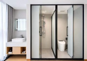 Habitación empresarial con 2 camas individuales | Baño | Amenidades de baño gratuitas, secadora de cabello, toallas, shampoo 