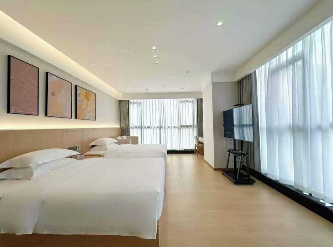 Business Twin Room | Minibar, free WiFi