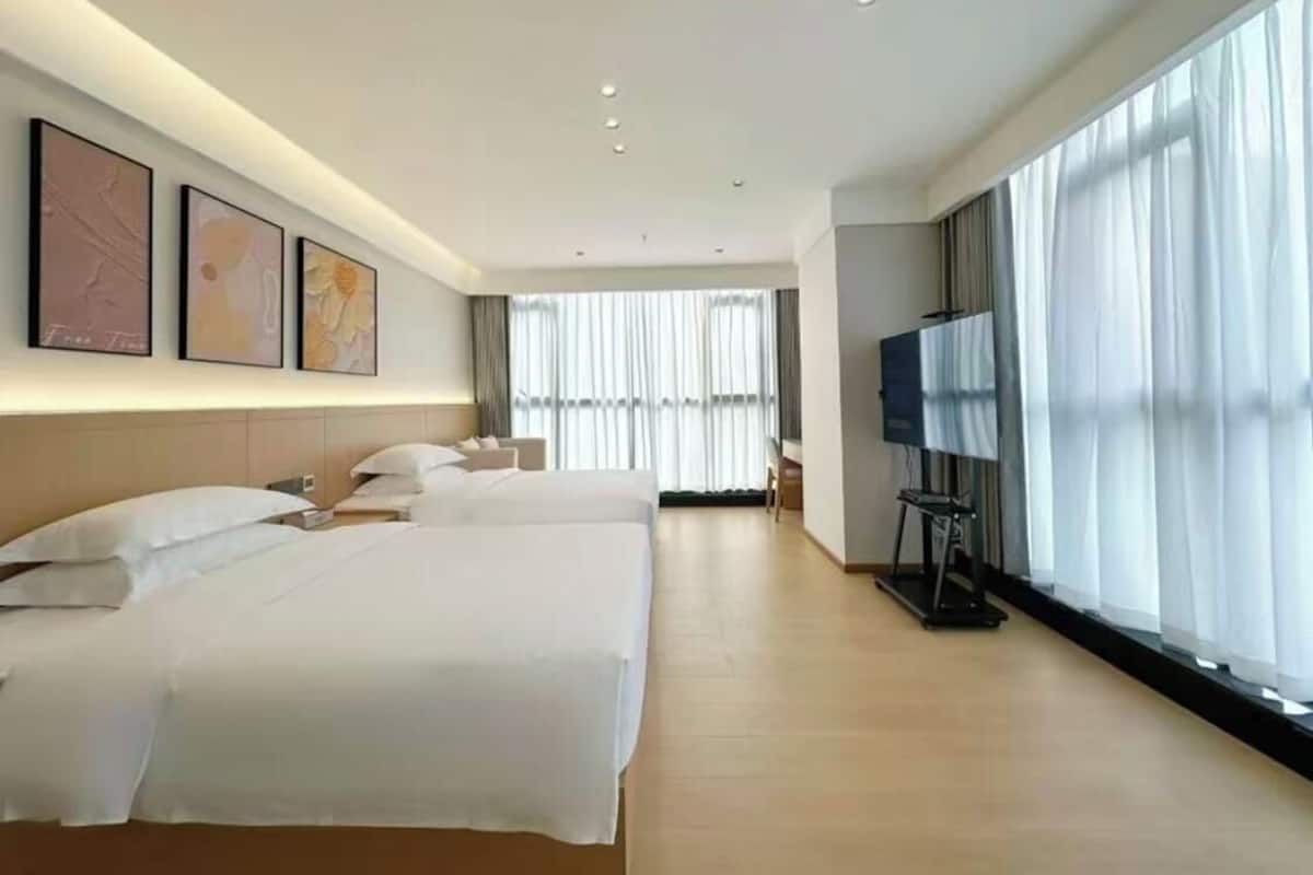Business Twin Room | Minibar, free WiFi