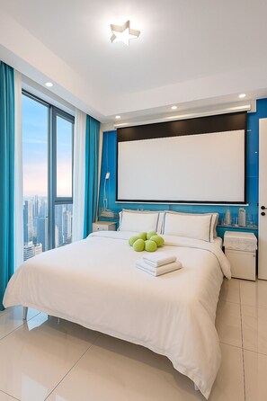 Departamento familiar, vista a la ciudad | Ropa de cama de alta calidad, edredón y camas con efecto memoria 