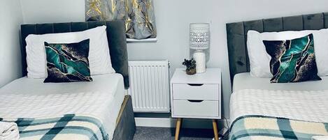 2 dormitorios, tabla de planchar con plancha, wifi gratis y ropa de cama