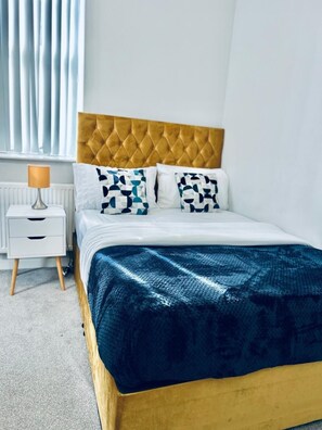 1 bedroom, iron/ironing board, free WiFi, bed sheets - Rochester 1 Bed, Ground Floor Modern Flat Sleeps 5 (Medway)
