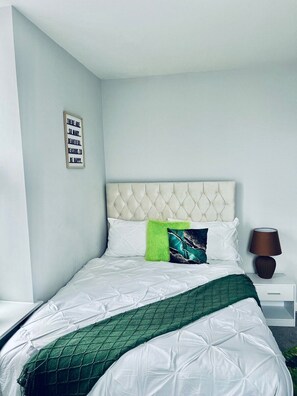 1 dormitorio, tabla de planchar con plancha, wifi gratis y ropa de cama
