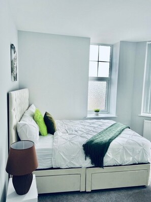 1 dormitorio, tabla de planchar con plancha, wifi gratis y ropa de cama