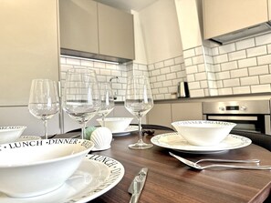 Dining - Central 2 Bed Flat, Free Parking, Gym, Cinema Room (Bedford)