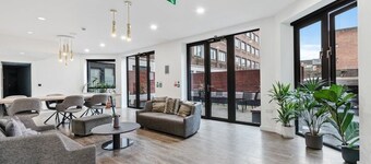 Central 2 Bed Flat, Free Parking, Gym, Cinema Room