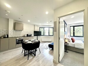 2 habitaciones, tabla de planchar con plancha y wifi gratis 