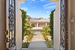 Property grounds - Desert Luxe Oasis: Private Pool and 4+ BR in Gated South La Quinta! (La Quinta)