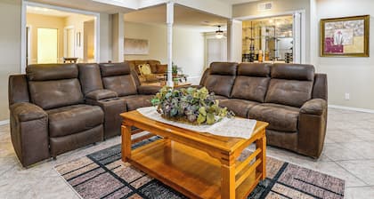 Patio + Fenced Yard: Group Getaway Near Fort Bliss