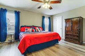 3 bedrooms, iron/ironing board, internet, bed sheets