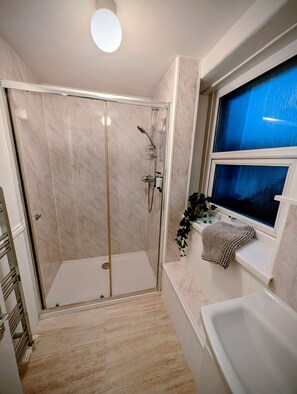 Hair dryer, towels - Central Boutique 3 Bed Apartment | Habita Property (Mannamead)
