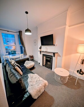 TV - Central Boutique 3 Bed Apartment | Habita Property (Mannamead)