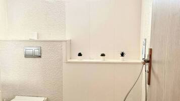 House, 4 Bedrooms, Smoking | Bathroom