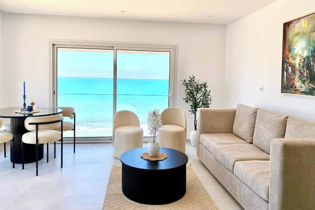 House, 4 Bedrooms, Smoking | Living room