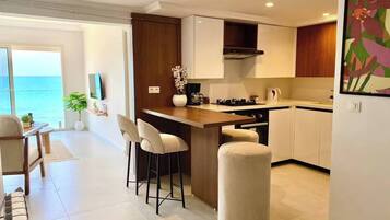 House, 4 Bedrooms, Smoking | Dining room