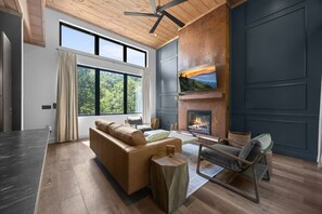 Unclassified image, 5 of 63, button