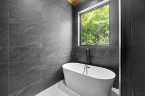 Shower, towels - On The Rocks|Luxury Mtn Cabin w/ Indoor Pool (Sevierville)