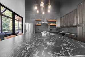 Unclassified image, 4 of 63, button