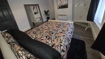 2 bedrooms, iron/ironing board, free WiFi, bed sheets