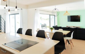 Dining - Villa Aaya Grand Baie, Private Pool,3 Bedrooms, 7 mins to Pereybere beach (Moka District)
