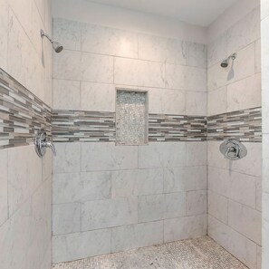 Hair dryer, soap, toilet paper - 7 mins to the Airport & GICC! Hot Tub, Movie Room & Arcade (College Park)