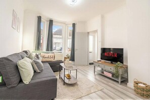 TV - Contractors 4 Bed | Wembley | Parking | 5 min Tube (Greater London)