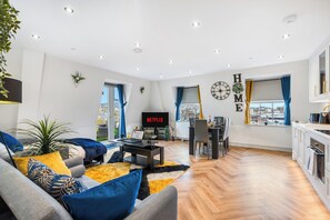 TV - Luxury 1 bed Apartment Central Brighton Garden Sleeps 6 (Brighton and Hove)