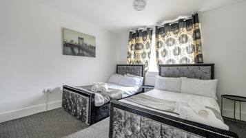 2 dormitorios, tabla de planchar con plancha, wifi y ropa de cama