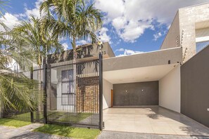 Exterior - Munich House in Maringá with Air Conditioning, Pool and Gourmet Area (Maringa)