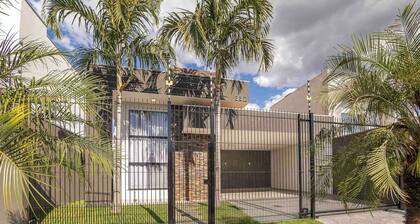 Munich House in Maringá with Air Conditioning, Pool and Gourmet Area