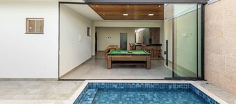 Munich House in Maringá with Air Conditioning, Pool and Gourmet Area