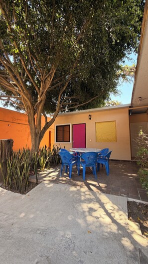 Outdoor dining - Nice and cozy suite close to Coyoacan’s main plaza. Near Azteca stadium (Ciudad de México)