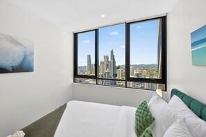 2 bedrooms, iron/ironing board, free WiFi, bed sheets - Ruby 30F Sunrise Penthouse | Ocean & City Views (Surfers Paradise)