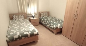 2 Schlafzimmer, Bügeleisen/Bügelbrett, Bettwäsche
