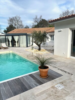 Unclassified image, 5 of 27, button