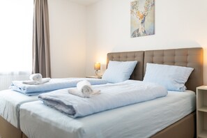 4 bedrooms, iron/ironing board, WiFi, bed sheets