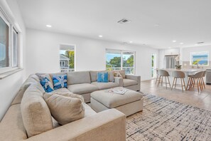 Unclassified image, 2 of 36, button