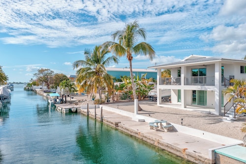 Boaters Paradise on a Deep Canal