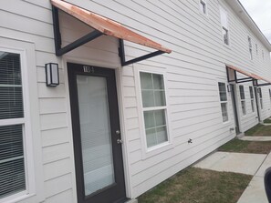 Exterior detail - Fully Furnished 2 Bedroom 2.5 Bath Town home for Corporate Rental by Owner (Memphis)