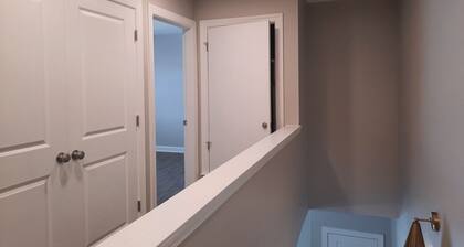Fully Furnished 2 Bedroom 2.5 Bath Town home for Corporate Rental by Owner