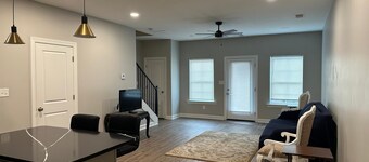 Fully Furnished 2 Bedroom 2.5 Bath Town home for Corporate Rental by Owner