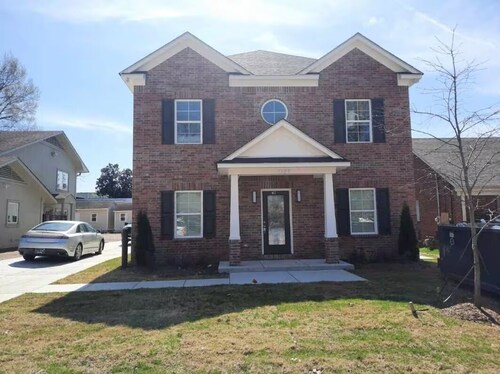 Fully Furnished 2 Bedroom 2.5 Bath Town home for Corporate Rental by Owner