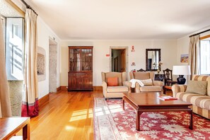 Unclassified image, 5 of 46, button - Vrbo Property (Perre)