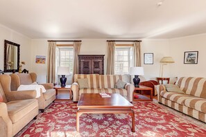 Unclassified image, 2 of 46, button - Vrbo Property (Perre)