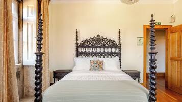 6 habitaciones, tabla de planchar con plancha, wifi y ropa de cama