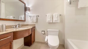 Shower, towels - Waikiki 1BR Retreat at Kalia Suites – Full Kitchen, Walk to Beach & Ala Moana (Honolulu)