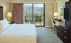 2 bedrooms, free WiFi, bed sheets - Waikiki 1BR Retreat at Kalia Suites – Full Kitchen, Walk to Beach & Ala Moana (Honolulu)