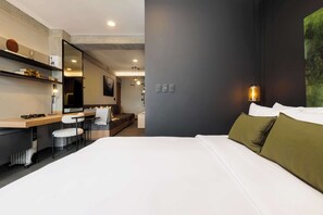 1 bedroom, desk, iron/ironing board, WiFi - w* | Lovely 1BR w/ Private Balcony in Tabacalera (Ciudad de México)